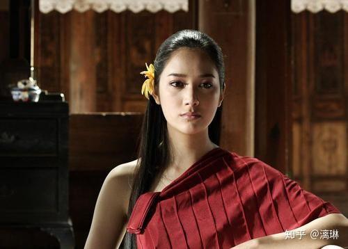 灵蛇爱里演女主妈妈的演员叫什么