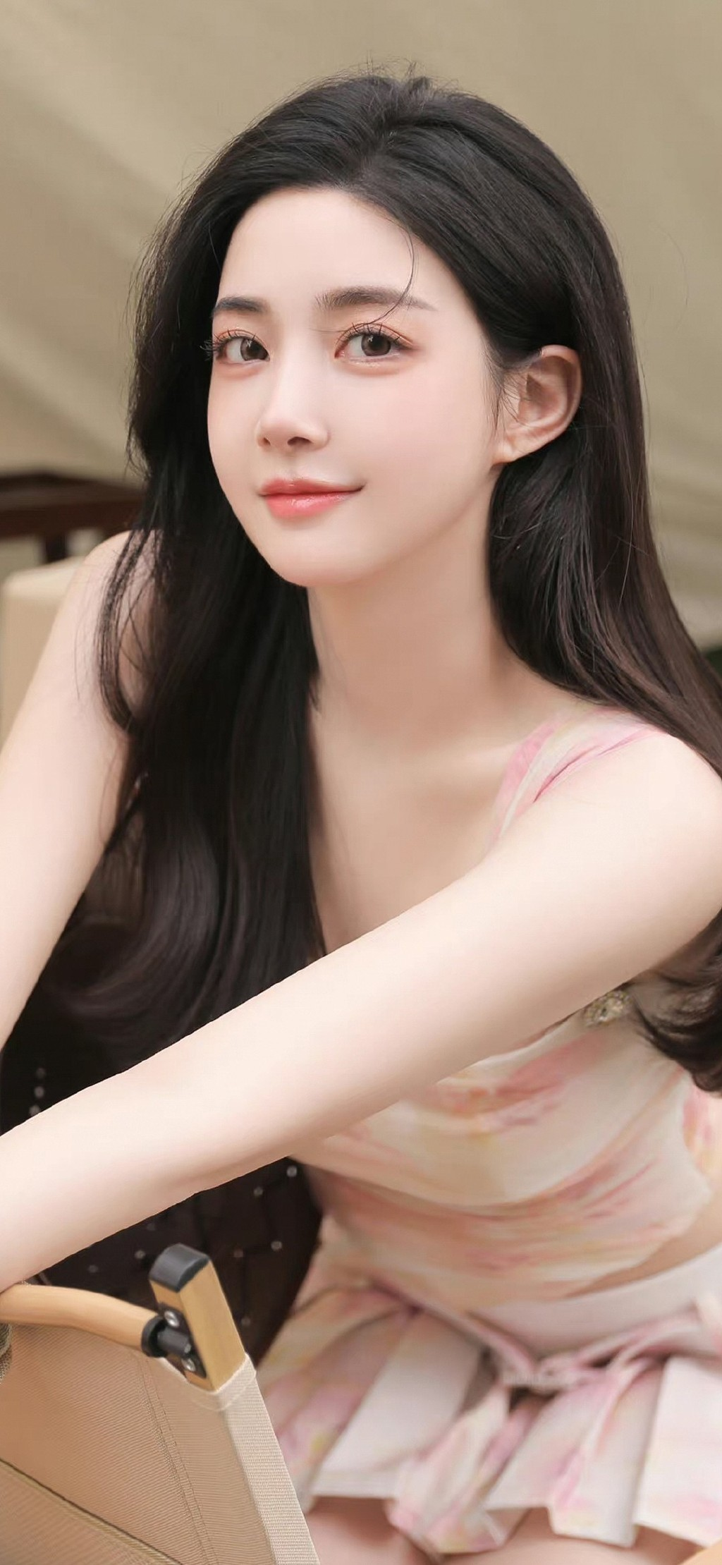 有没有背景是好看的小姐姐的壁纸? - 知乎