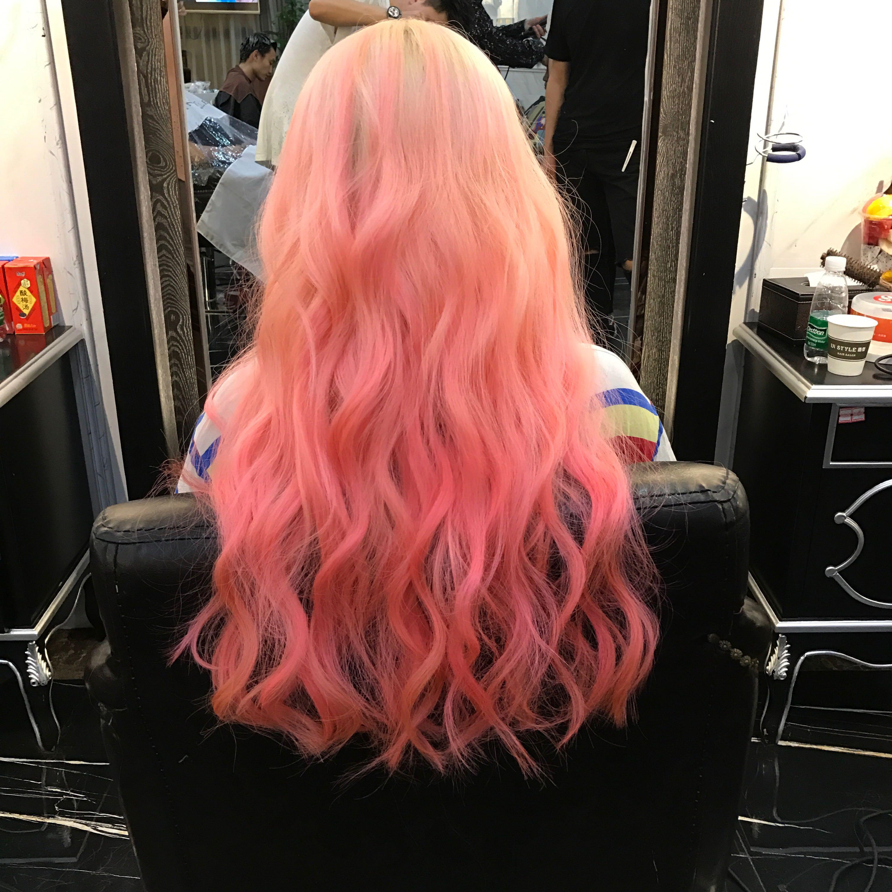 关注问题 67 写回答 登录/注册 头发 染发 女生染显眼奇异的发色是