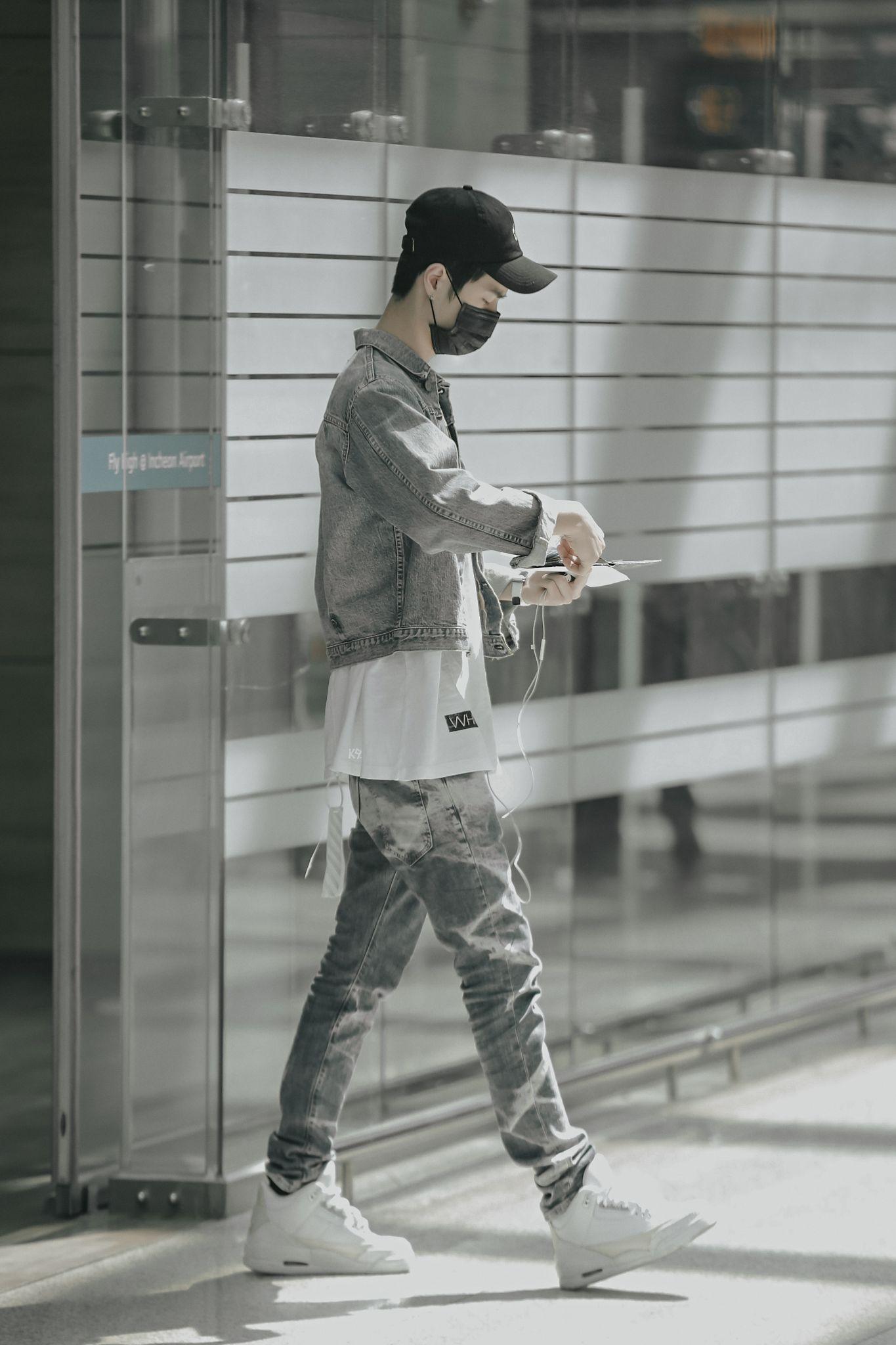 你见过哪些王一博超好看的机场全身照