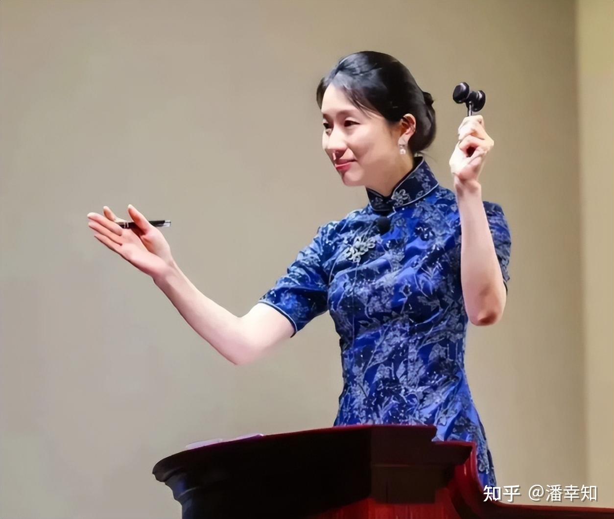 如何评价最近在网上火了的拍卖师陈良玲女士? - 知乎