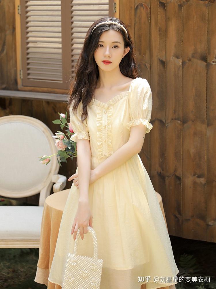 可以给我推荐几件淡黄的长裙吗?