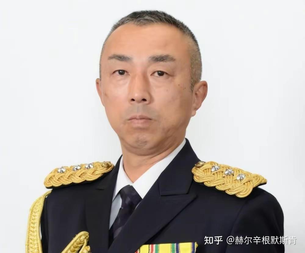 日本陆上自卫队第8师团师团长坂本雄一坠海失踪.