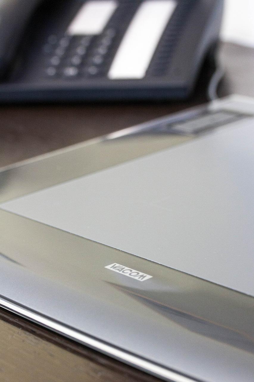 办公桌左边放什么