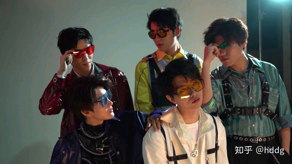 有没有阴阳怪气男团的头像或壁纸