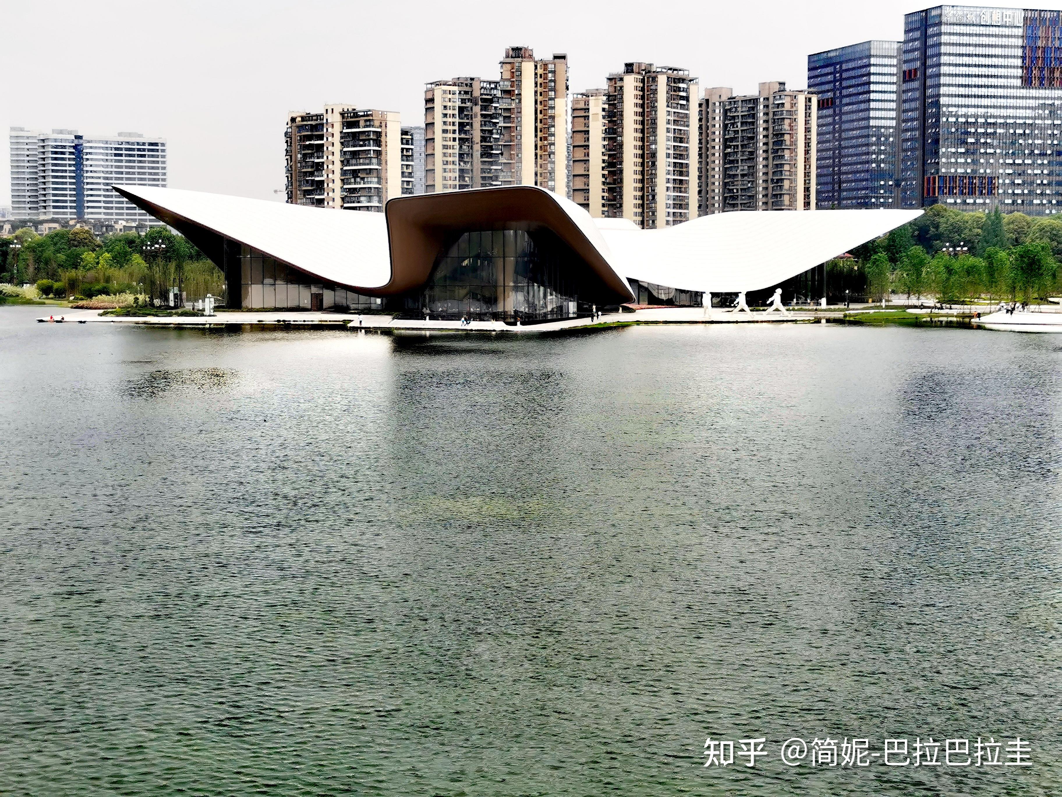 在成都看画展,应该去哪个美术馆? - 知乎