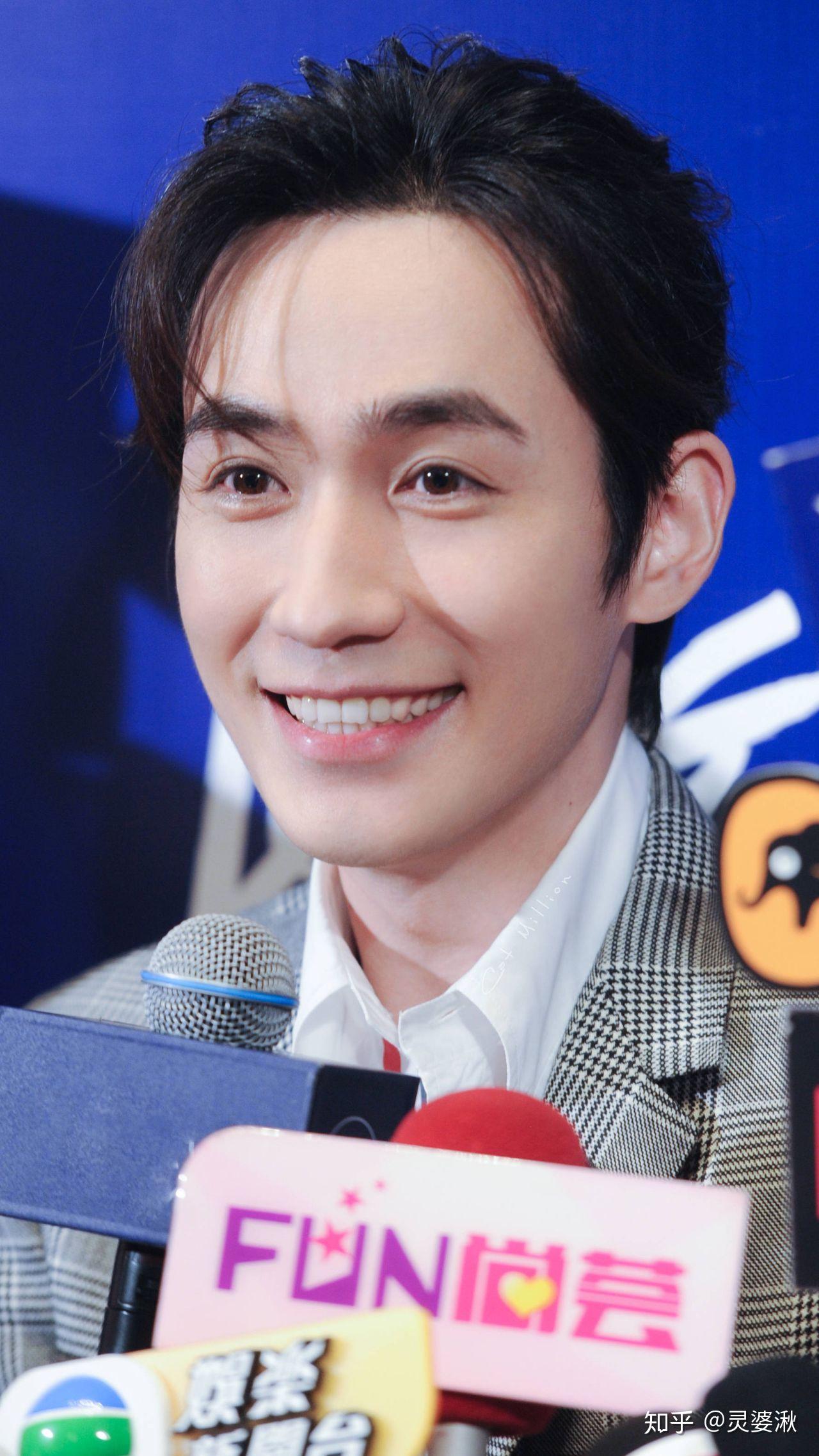 有没有人可以分享一下朱一龙笑起来的图片?