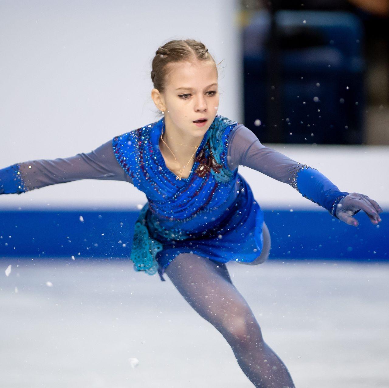 你觉得花样滑冰中最好看的一套服装(考斯滕)是什么? - 知乎