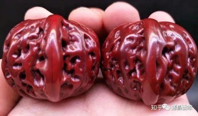 【最上級品種】文玩核桃 全品无修 平谷元宝 41mm 揉了69年的文玩核桃已经完全玉化，谁见过比这更老的？ - 知乎