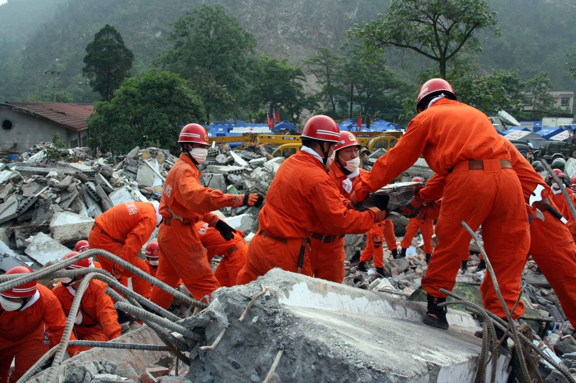 汶川地震照片感人图片