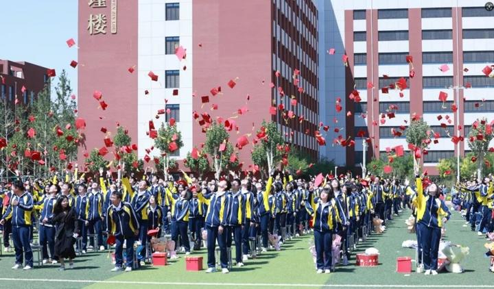 十八而志正青春，踔厉奋发向未来，廊坊志鸿中学举行首届成人礼 知乎 