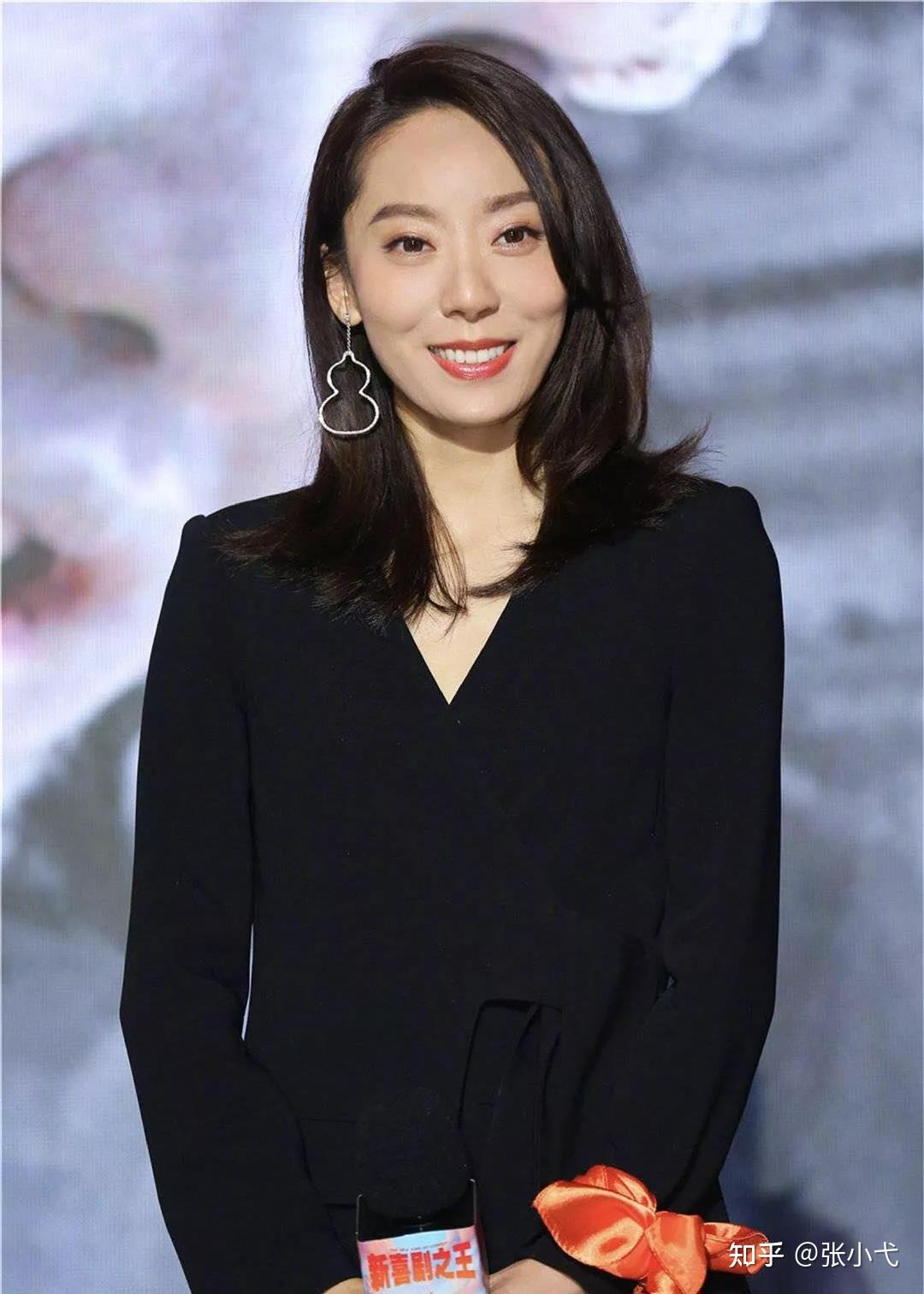 宋丹丹的徒弟鄂博(鄂靖文)为什么没有张小斐火 知乎