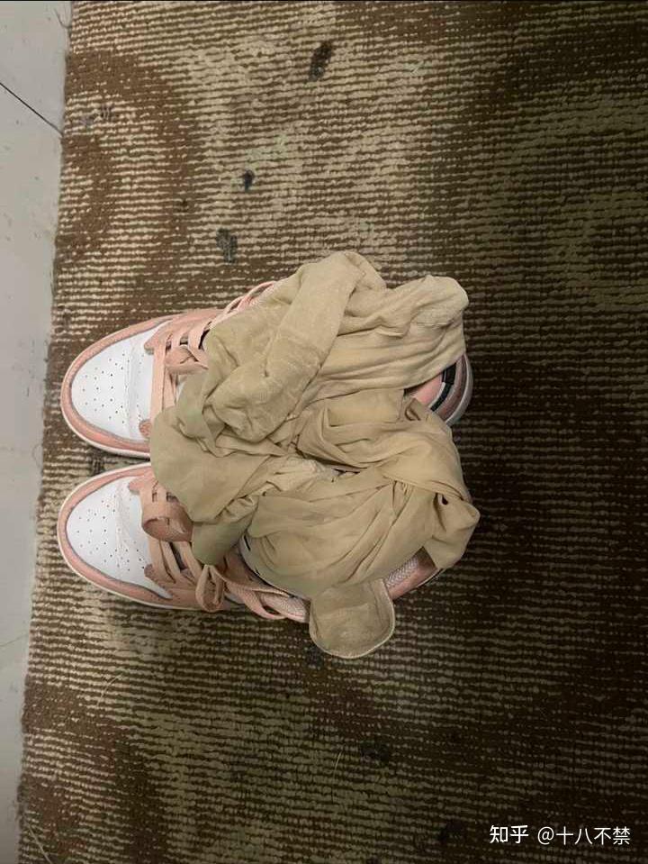 为什么现在的男生喜欢买女生穿过的袜子