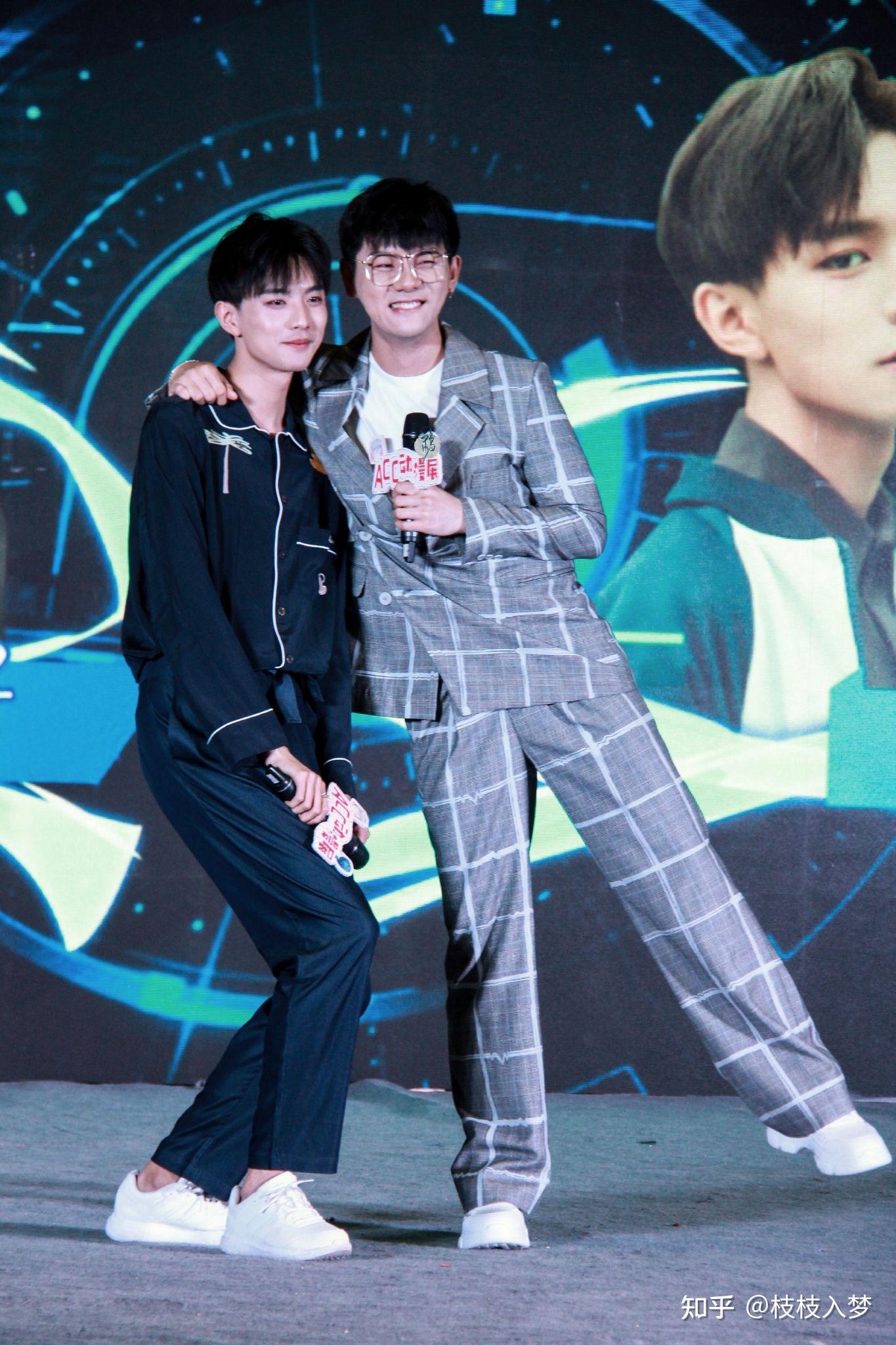 2021了妖扬王敬轩还在和羊仔玩吗