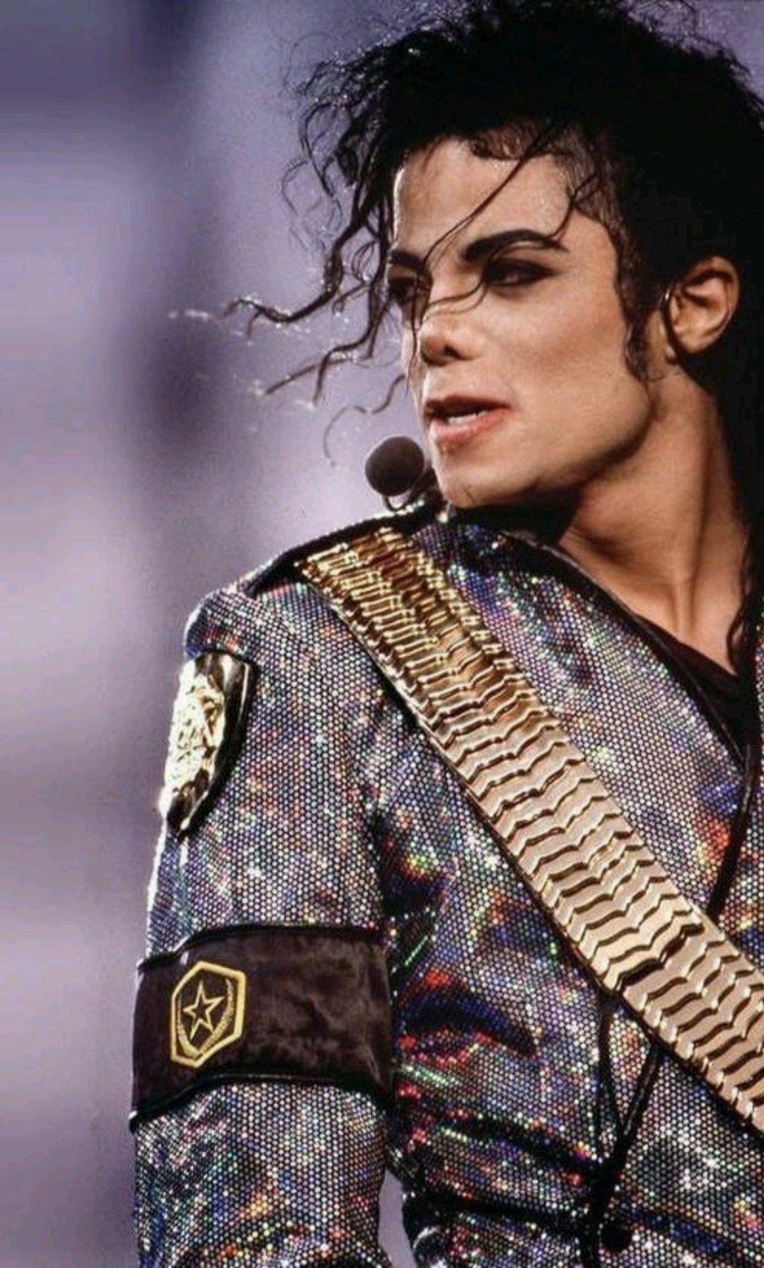 为什么迈克尔杰克逊跳舞摸裆是舞王蔡徐坤摸裆是你太美