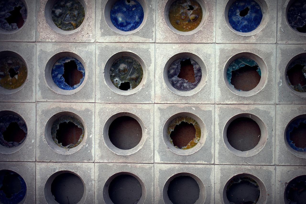 2. 墙面固定水晶框