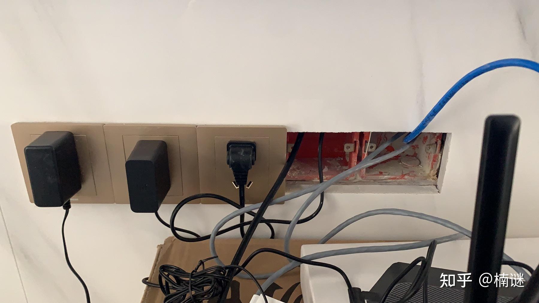 电视背景墙留出来的插座为什么不全部安装好还要留出来