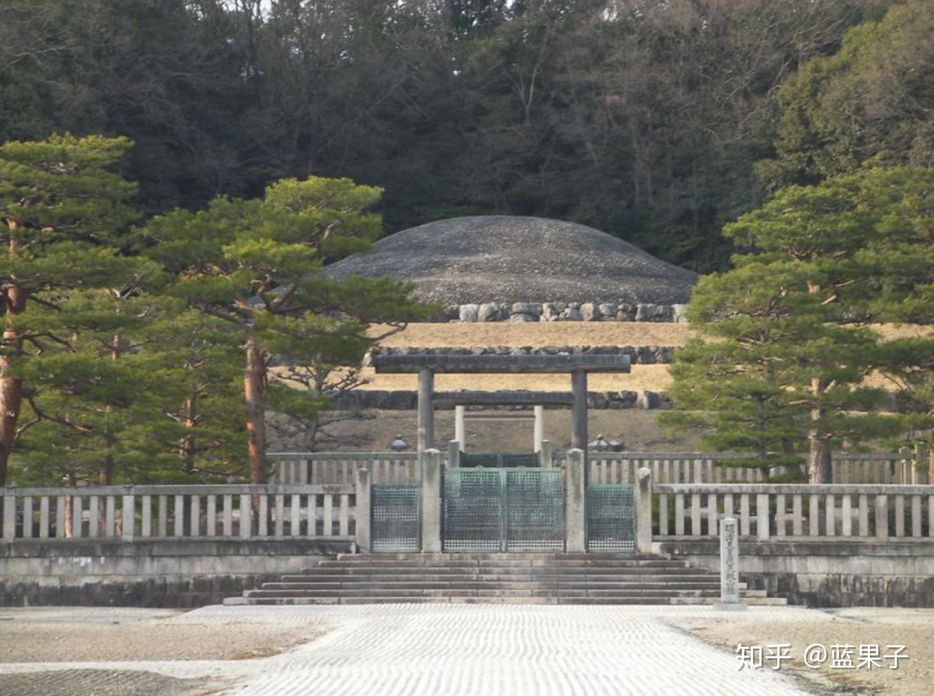 日本挖掘天皇陵墓图片