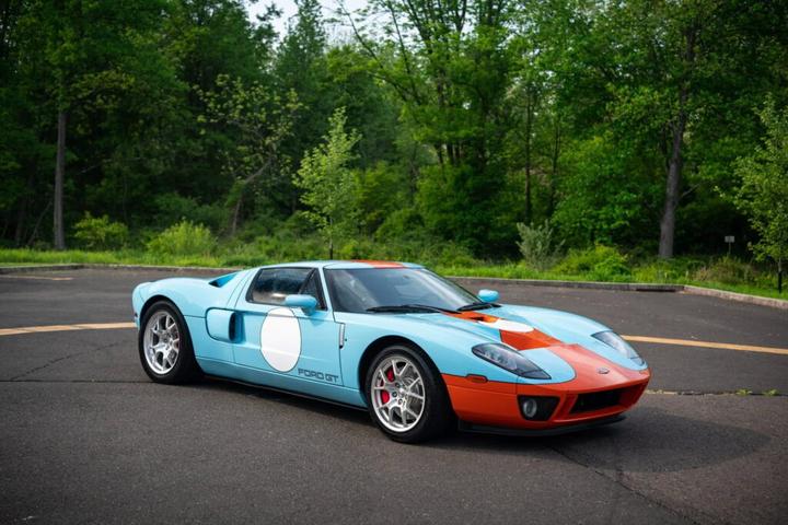 仅行驶580英里,配备海湾石油风格涂装的2006年福特gt限量版