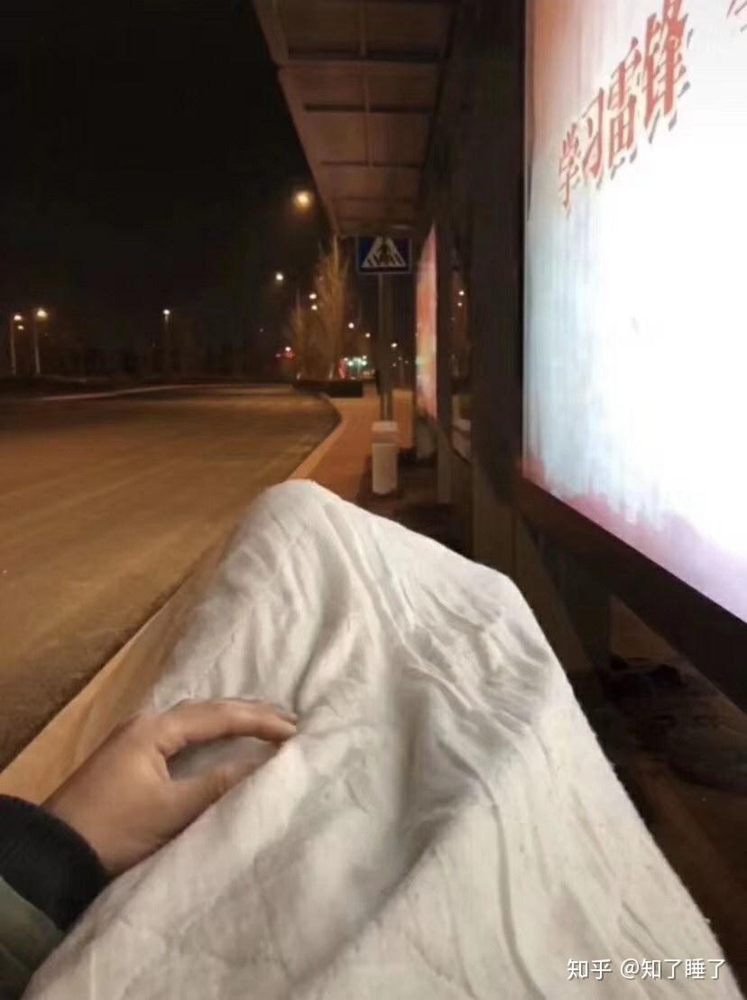 求一些过的穷的图片,比如啃馒头,睡马路,总之心酸的图片,有多少要多少