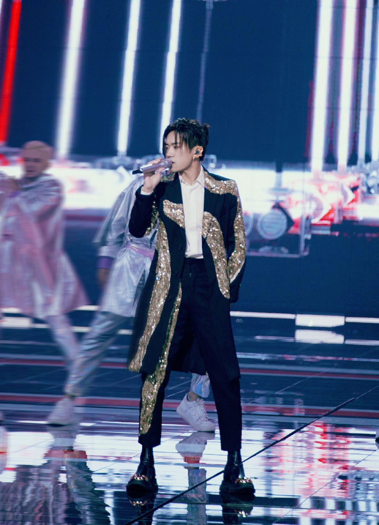 如何评价易烊千玺在《2020天猫双11狂欢夜》中表演的《my boo》《街舞