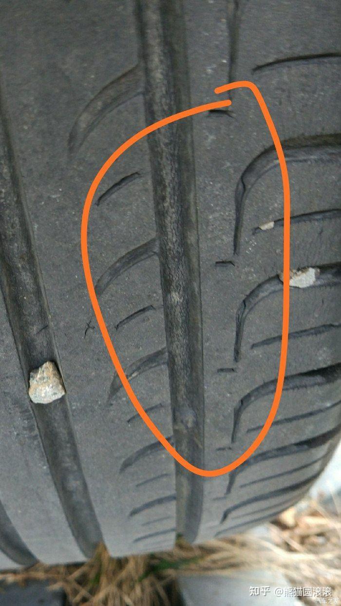 汽车轮胎多久老化算正常,买的米其林两年半,四条轮胎均有裂纹,正常吗?