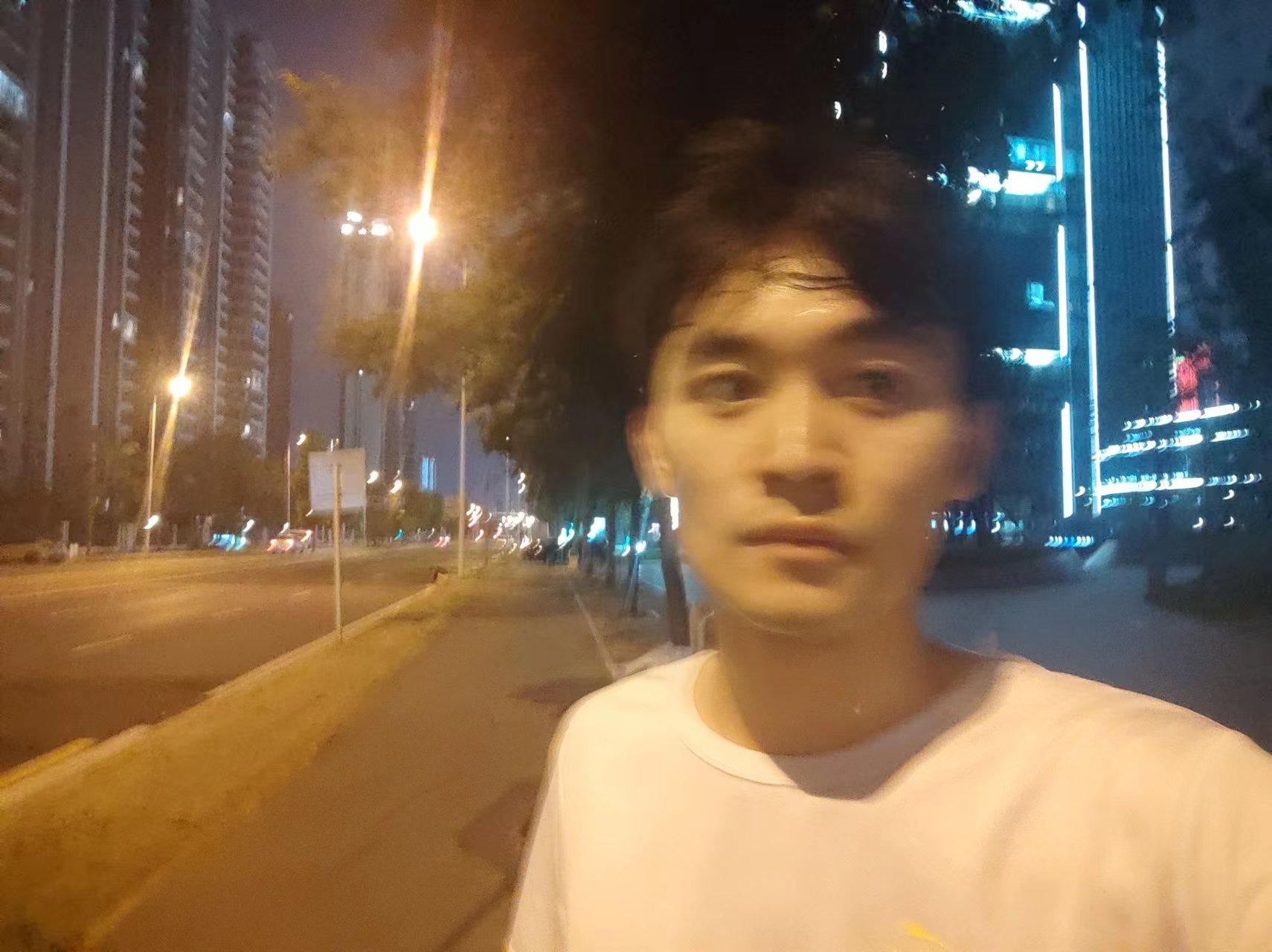 内向害怕见人是什么病(内向的人害怕人多的场合)