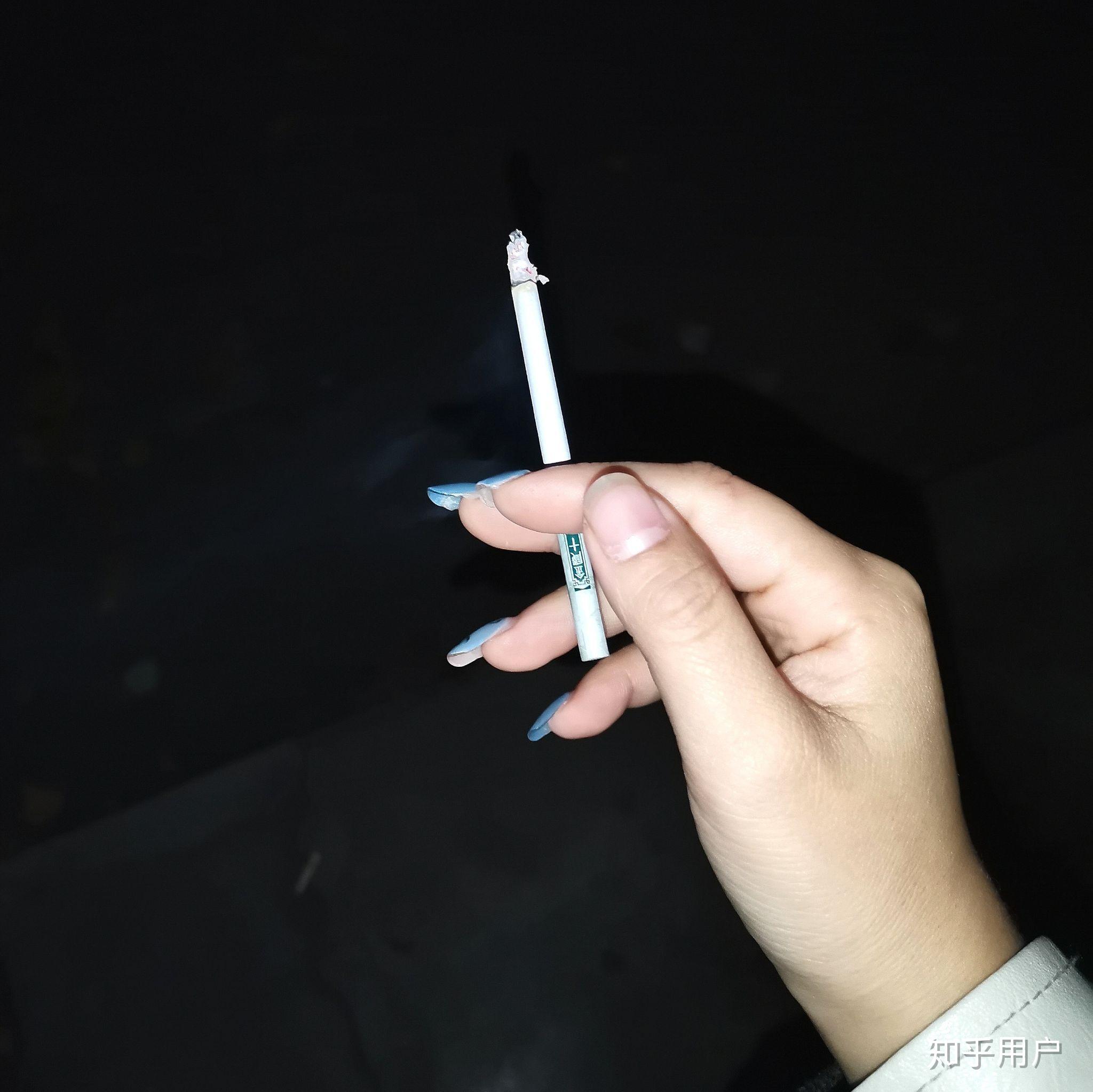 为什么感觉生活中抽烟的女生越来越多怎么看待女生抽烟