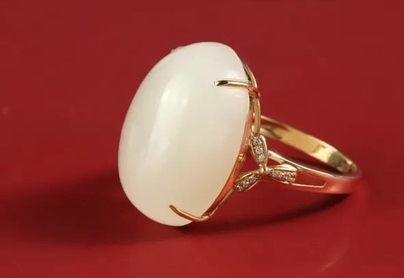 金镶玉戒指，让和田玉拥有更多样的美！ - 知乎