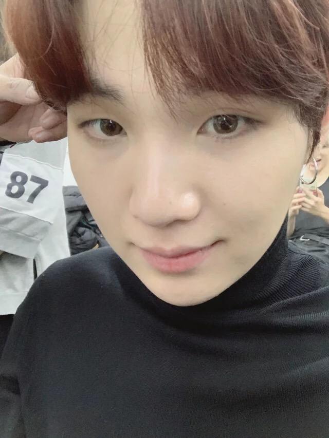 有没有闵玧其所有的自拍