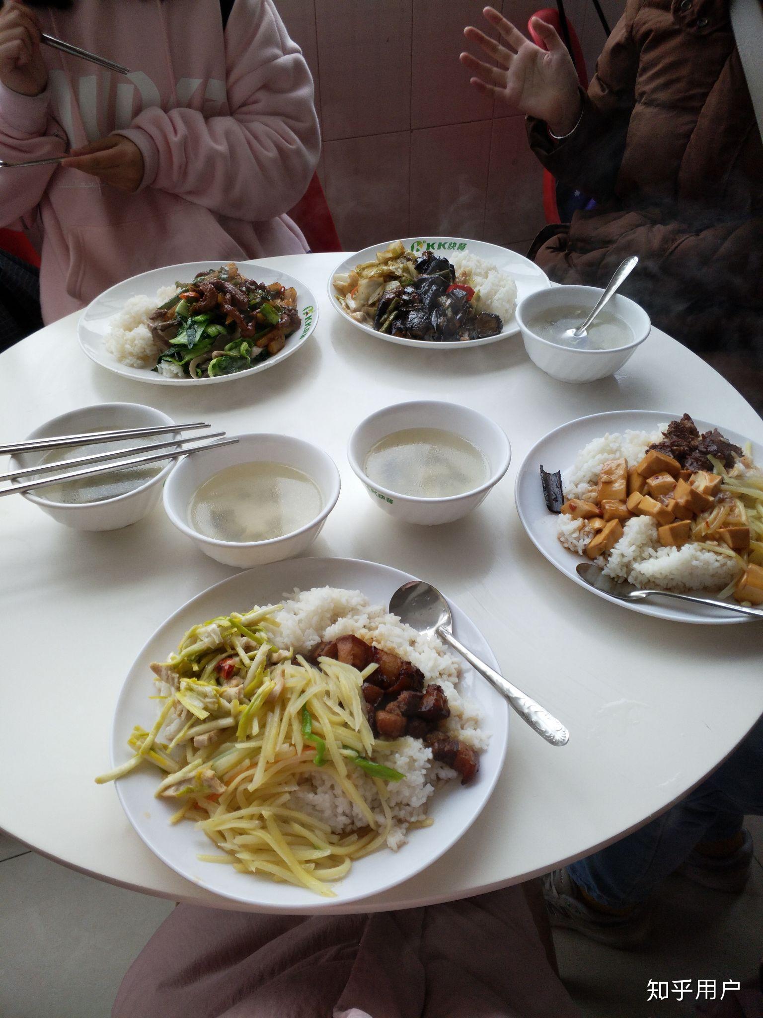 在安徽建筑大学里就餐是一种怎样的体验?有什么推荐的食堂和美食?