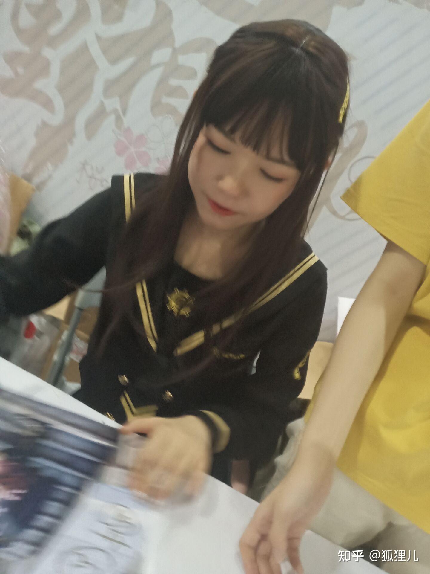 封茗囧菌的线下和微博的照片差别大码吗各位线下见过的可以说一下嘛