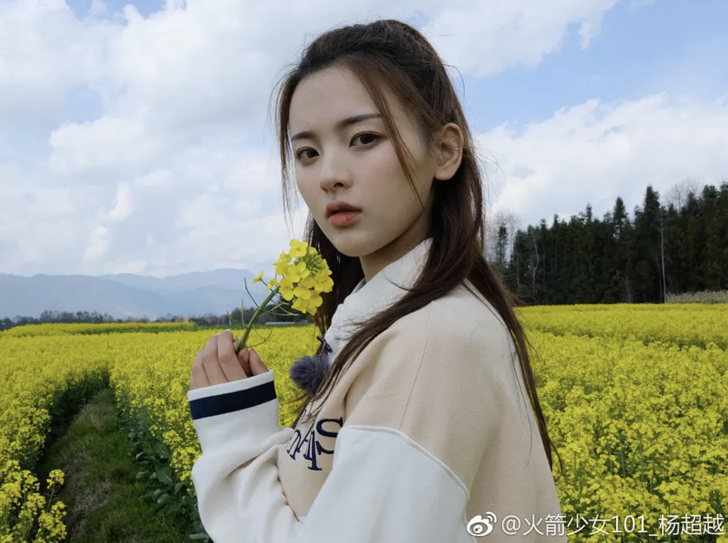 农村女孩杨超越是如何成名的