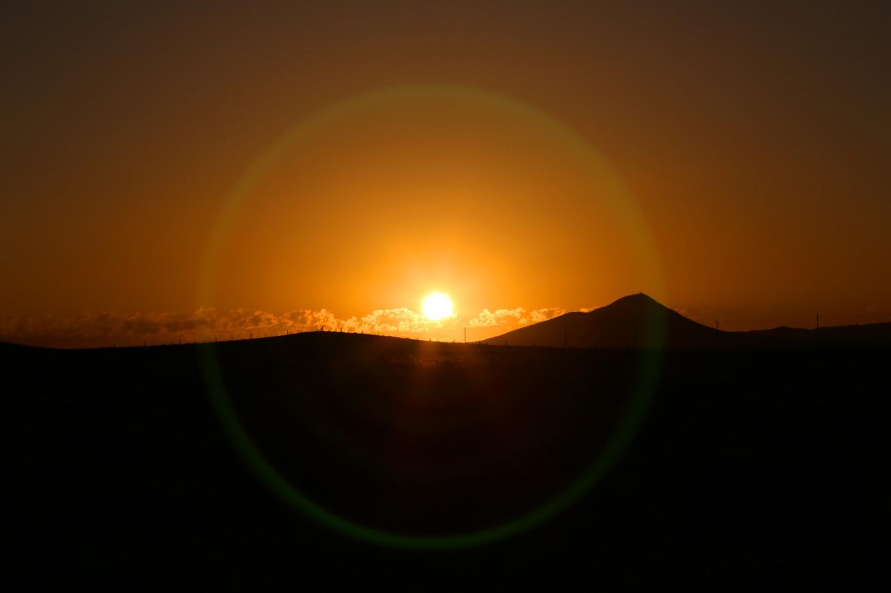 4. 灯座接触不良