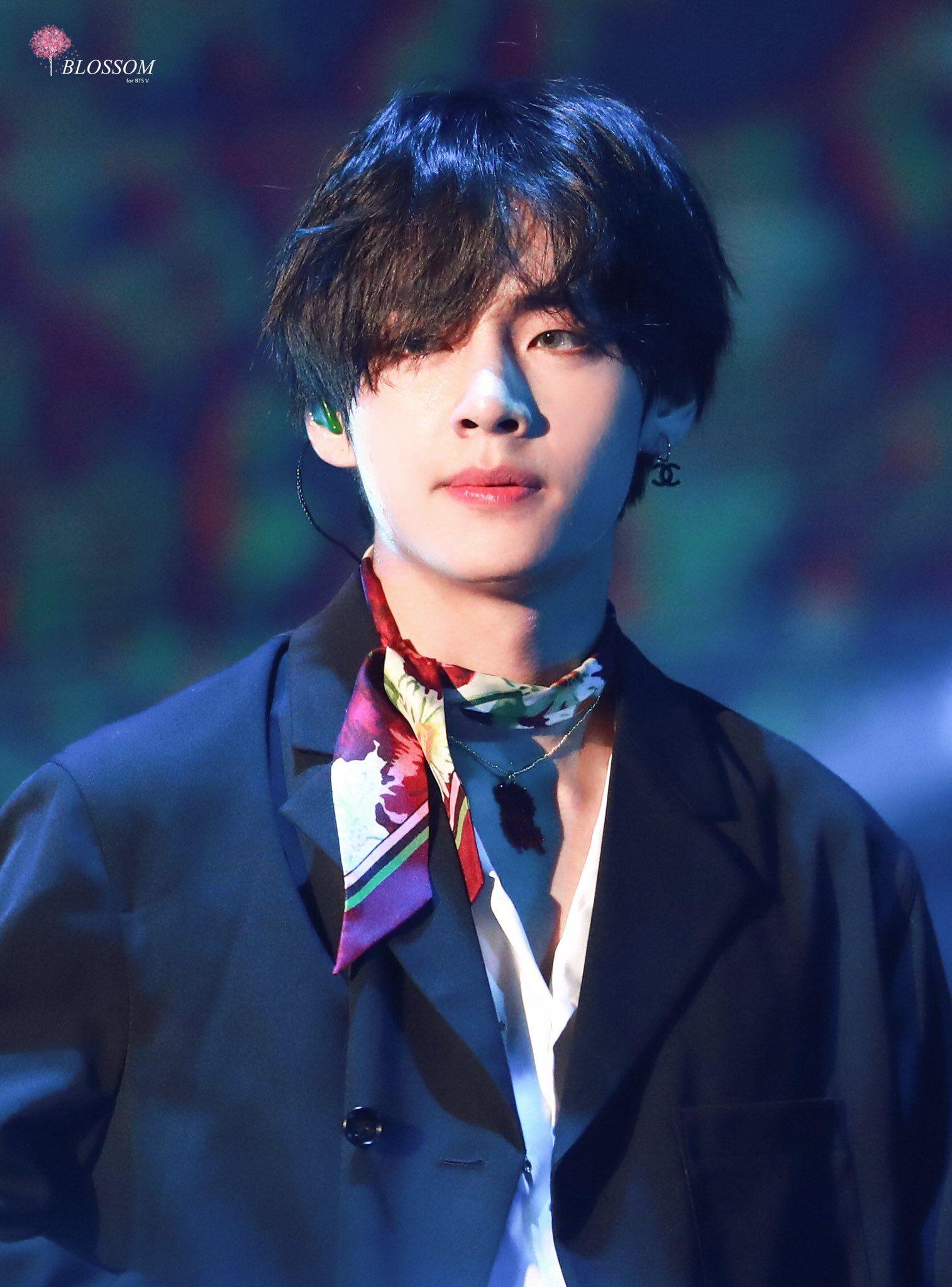 超级喜欢黑发金泰亨大家可以分享一些没有水印的图片吗收藏