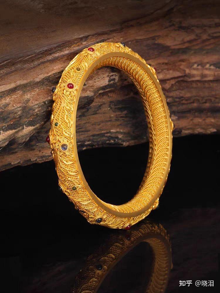 《红楼梦》中平儿的虾须镯是什么样子的?