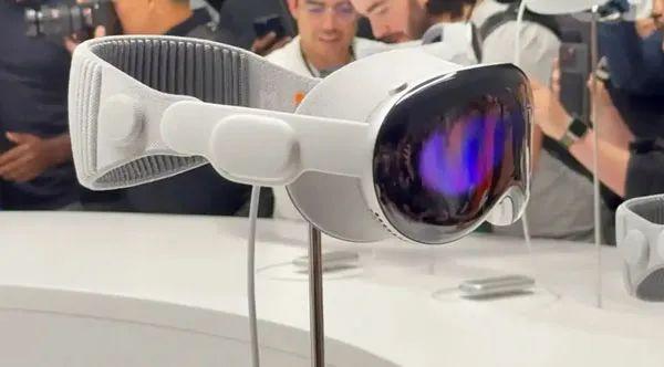 Vision Pro开发机保密条款曝光：给朋友家人用要先授权，离开工作区10天要上报 - 知乎