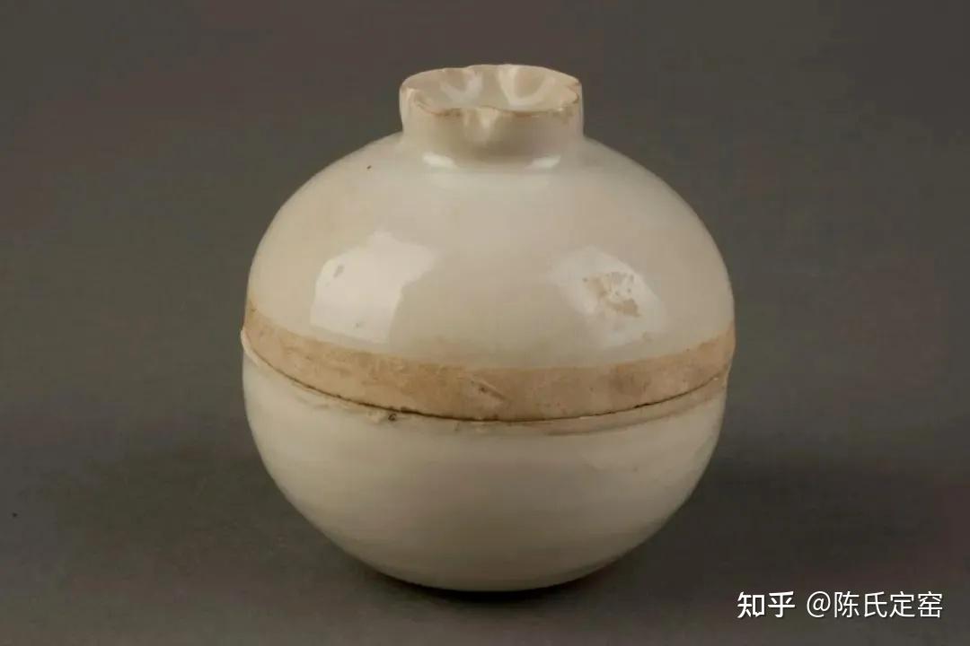 博物館展示品 来歴有 221 宋時代 定窯羊耳杯口瓶 高