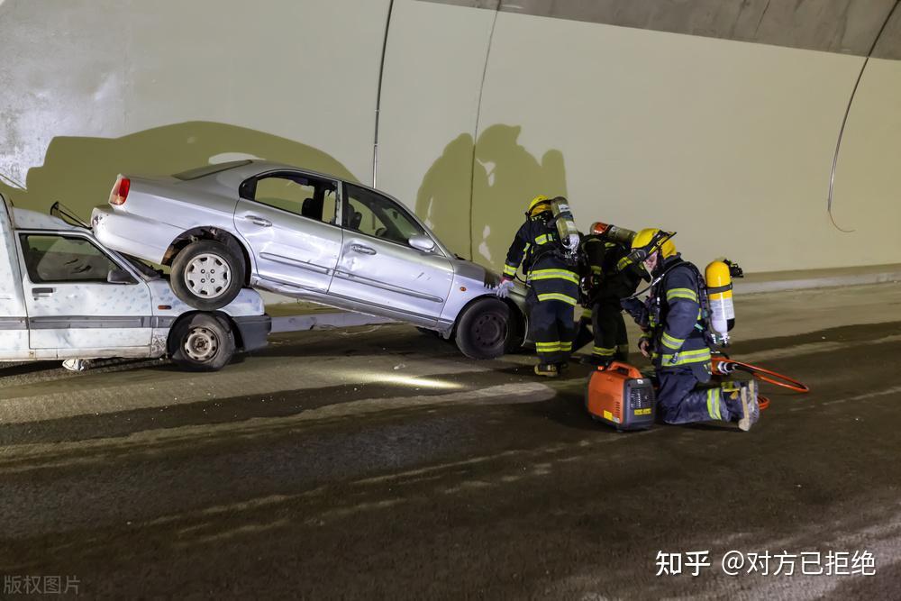 高速过隧道要注意什么 老司机开车过隧道的5条驾驶经验