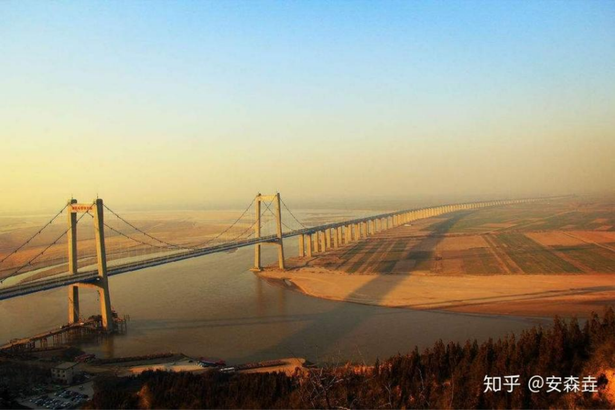 图 2:长江实拍图 图 2:长江实拍图
