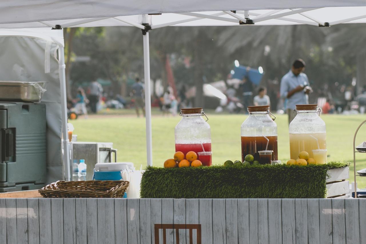 5. 时尚创意果汁杯