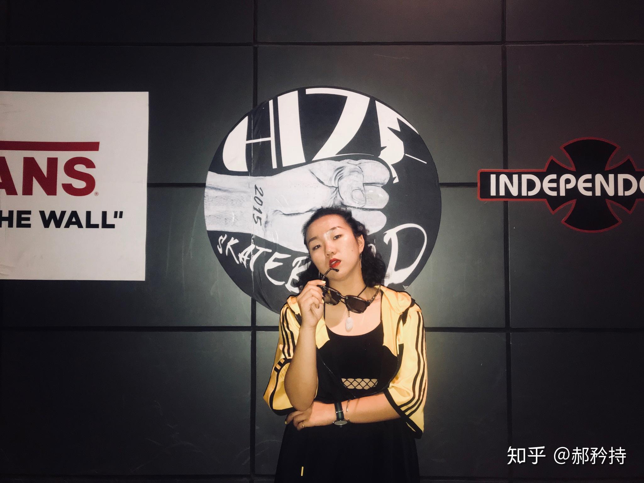 街拍如何摆出好看的pose嘻哈风