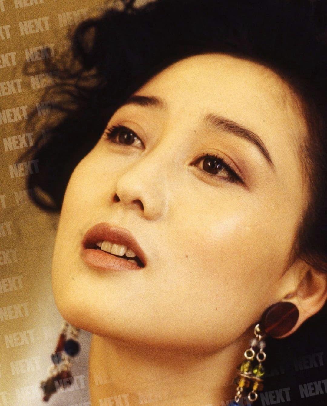 撇开巨乳利智真的美艳动人吗