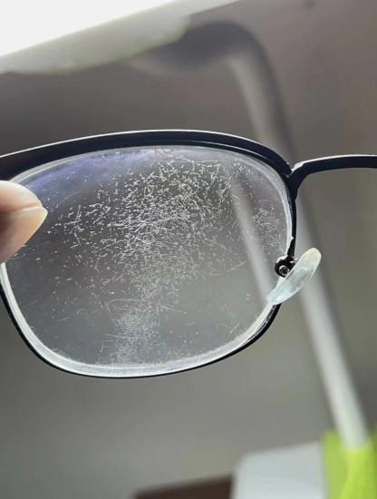 眼镜片有划痕怎么修复?