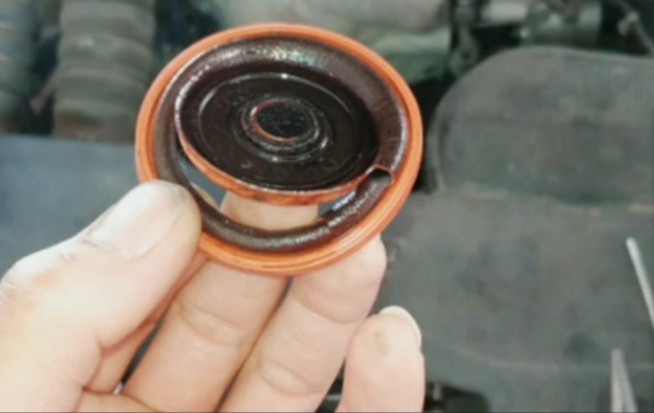 法系车标致雪铁龙烧机油最常见的故障气门室盖漏油该如何检查更换节约成本 - 知乎