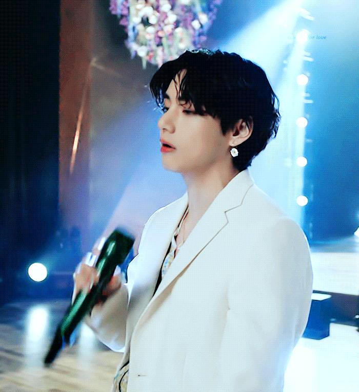 金泰亨存图格莱美造型