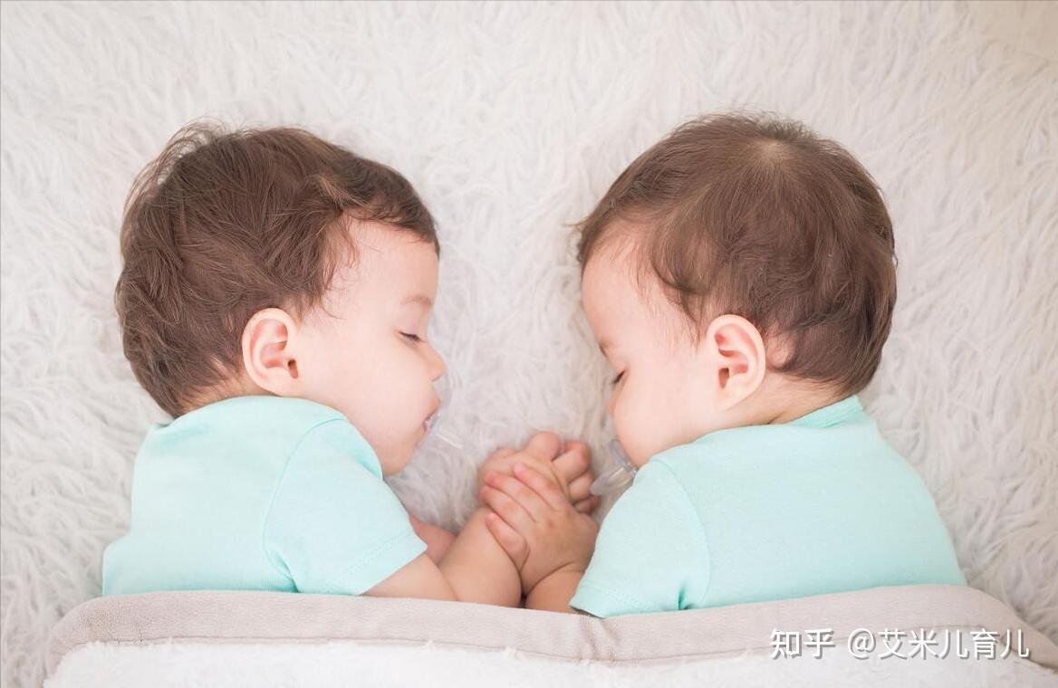 差距太大的双胞胎:相差24天出生,弟弟体重是哥哥3倍,到底是怎么回事 - 知乎