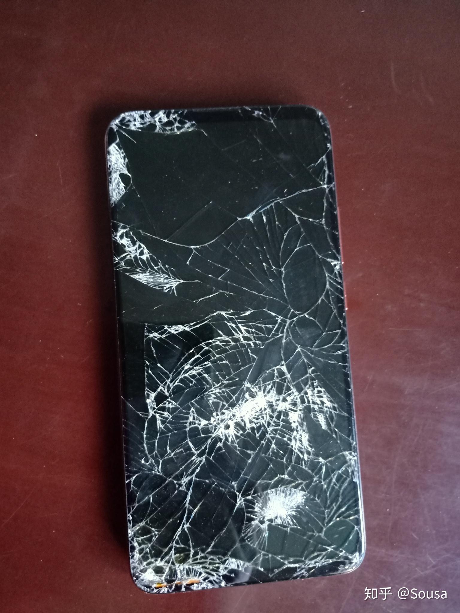 手机屏幕不小心甩坏了又被我用锤子锤了几下还能用碎屏险换屏吗