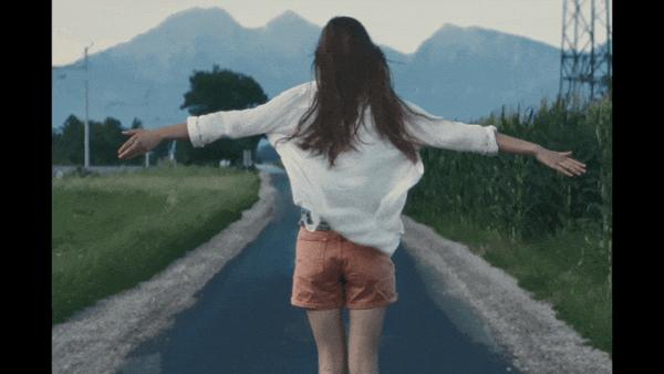 《女孩，你怎么了？》烂番茄100%，小语种爆款