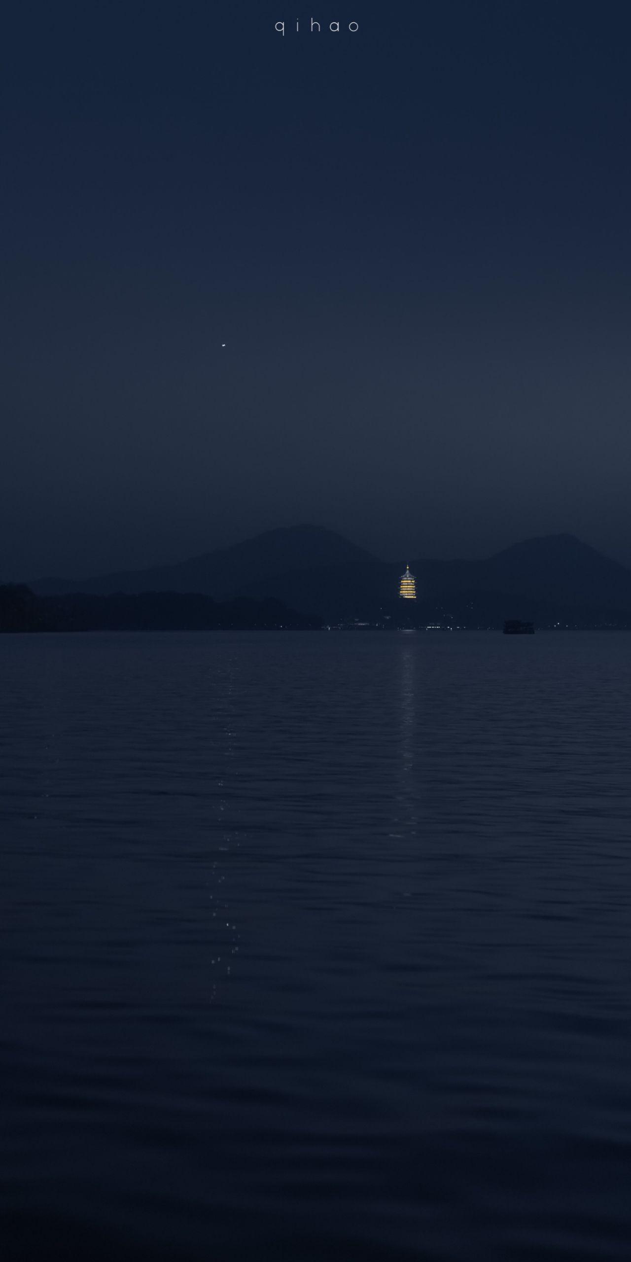 有没有类似这样的清冷壁纸?